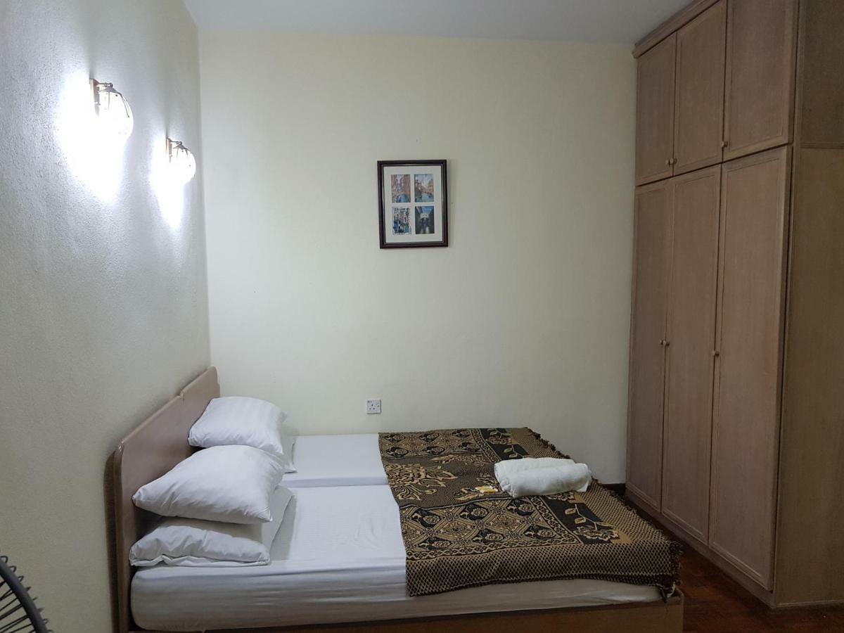 Home stay Bayu Emas Appartment, Batu Feringgi Bagian luar foto