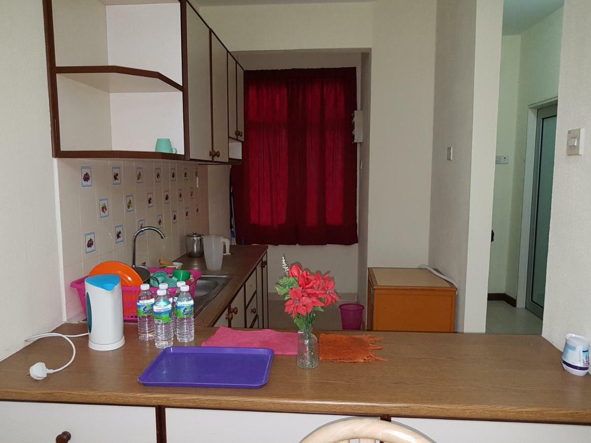 Home stay Bayu Emas Appartment, Batu Feringgi Bagian luar foto